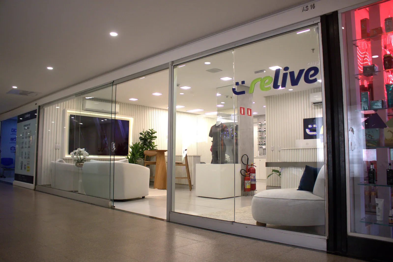 Fachada do Relive Club, no Galleria Shopping